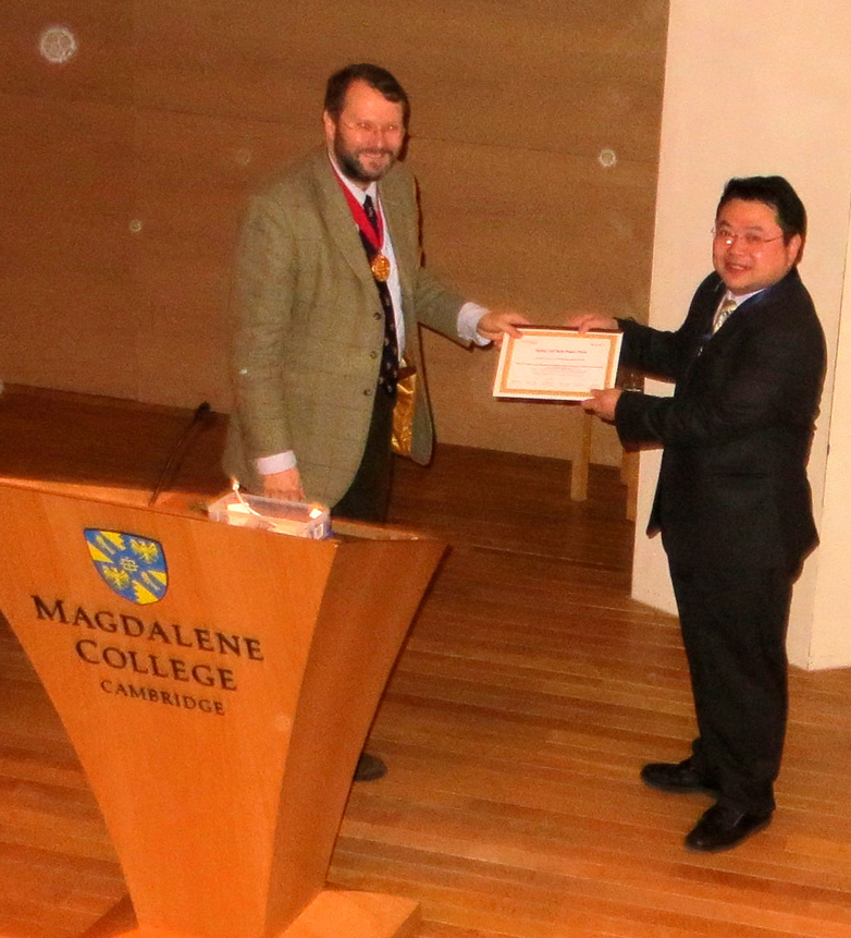 Dr. Dai receives his award from President Prof. T. Clive Lee